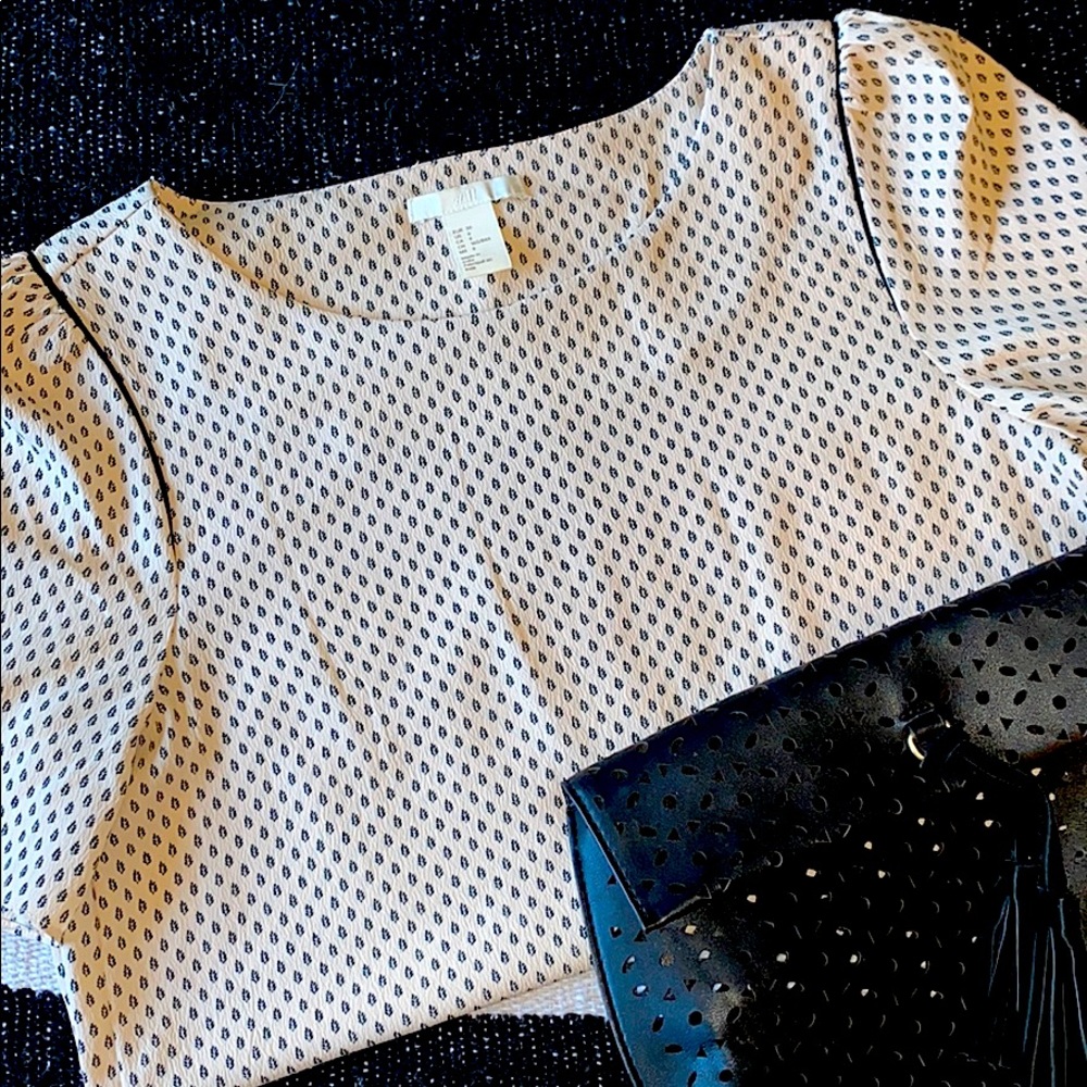 H&M Puffed Sleeve Top